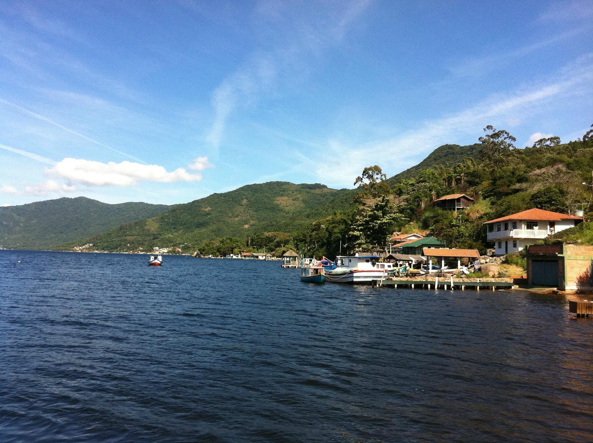 Lagoa da Conceição coastline — greens and water